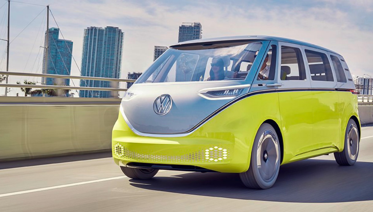 Torna il van Volkswagen degli hippie, ma è elettrico