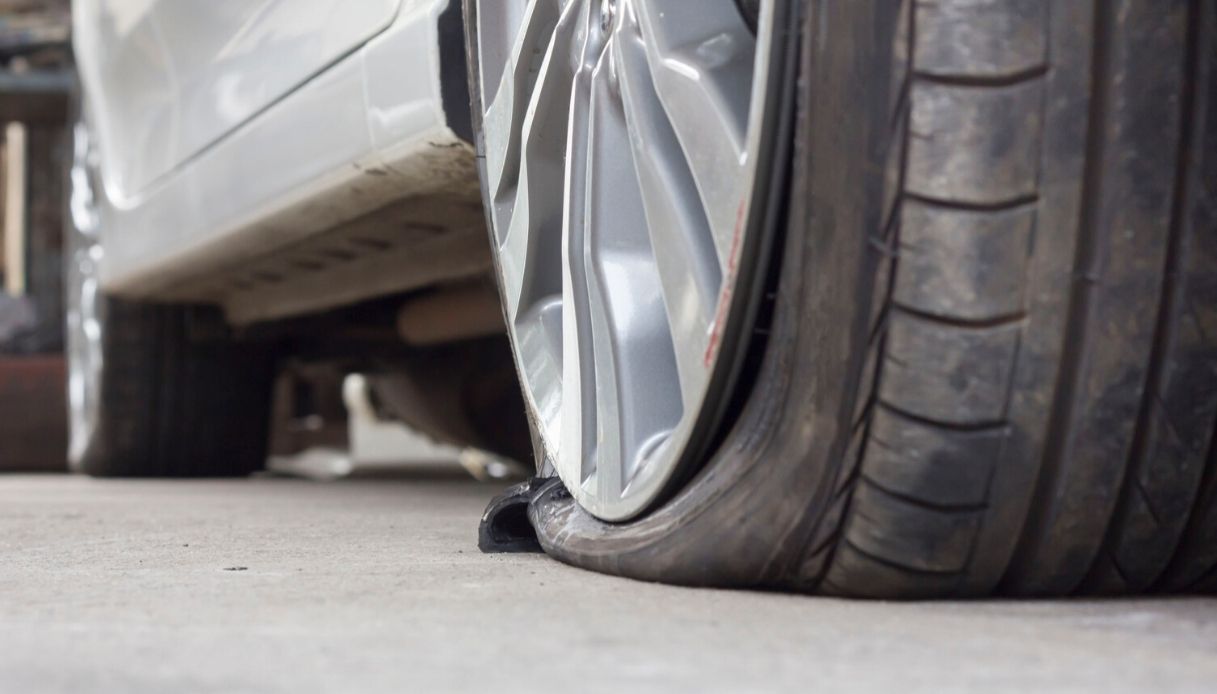 Pericolo pneumatici sgonfi, viaggi in auto a rischio