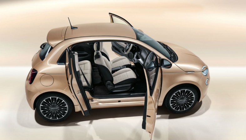 Svelata la nuova Fiat 500 con tre porte: ecco come è fatta