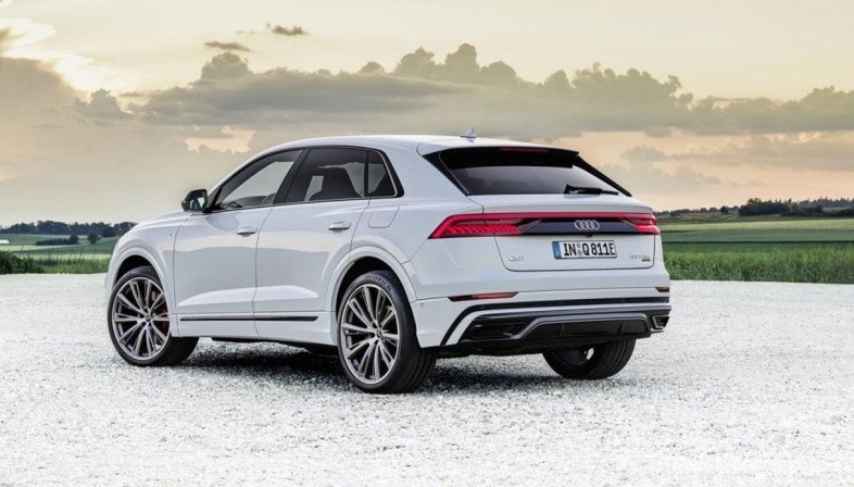 Audi Q8, il SUV più sportivo diventa ibido plug-in