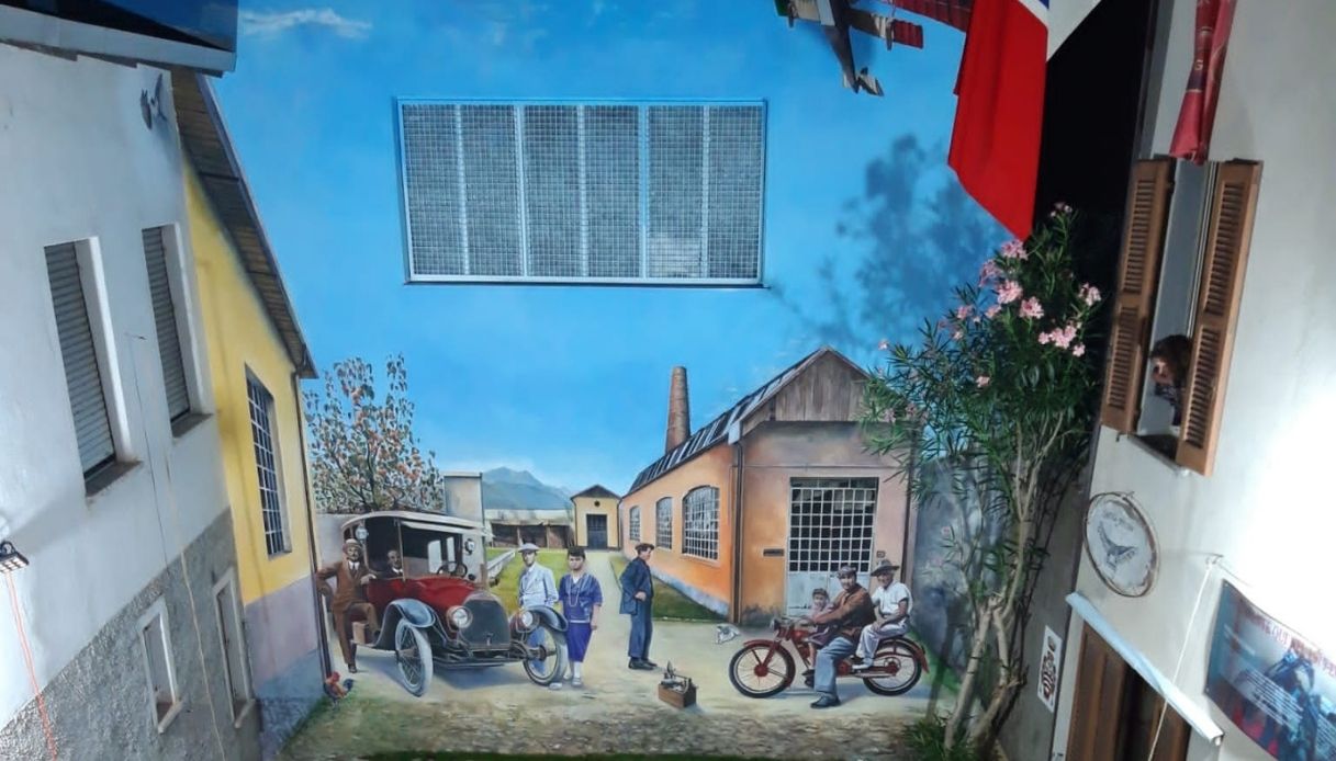 Moto Guzzi: il murales a Mandello del Lario, per il centenario