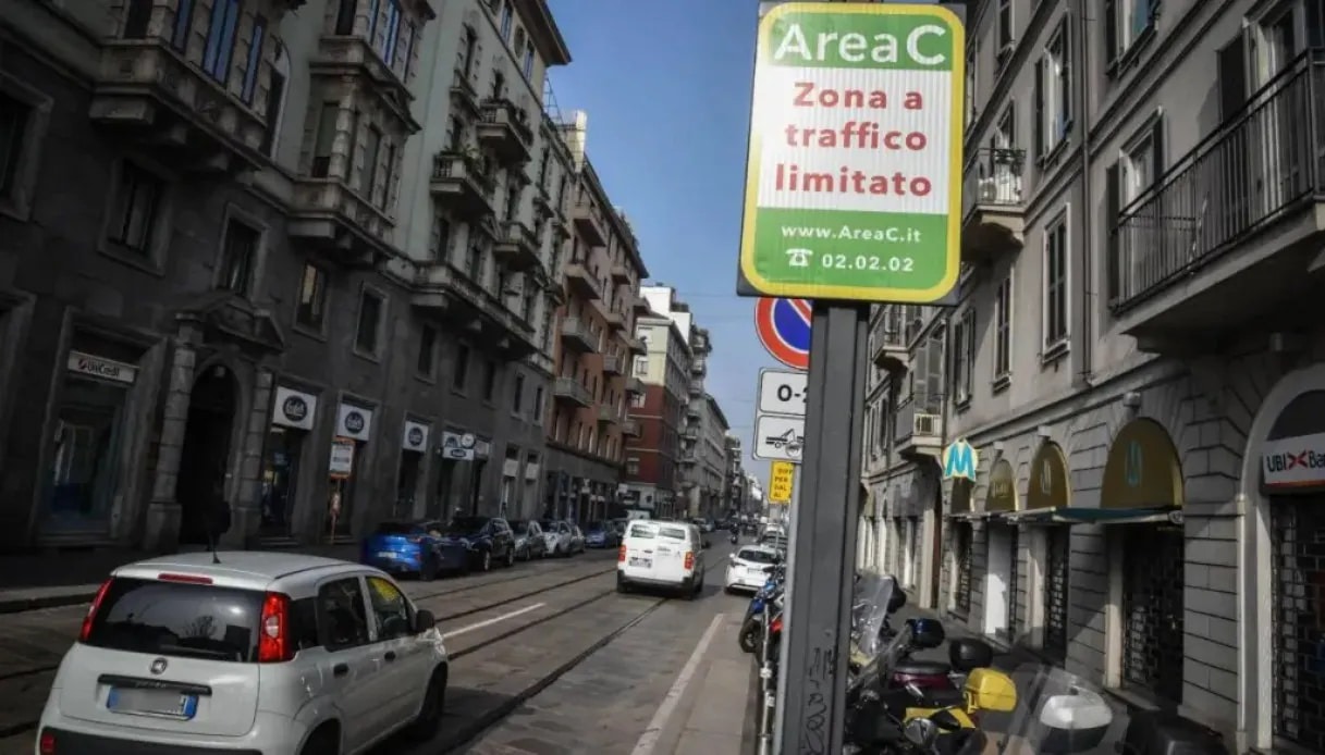 Milano, Area C: anche le auto green pagheranno? La svolta