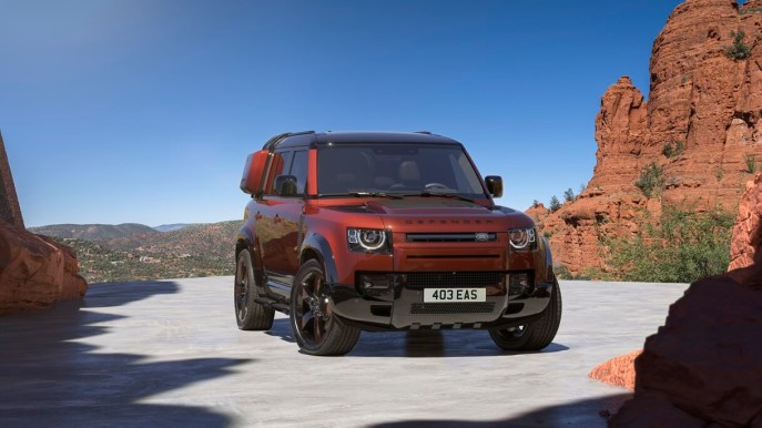 Land Rover Defender 2024, ancora più potenza e lusso all’avventura