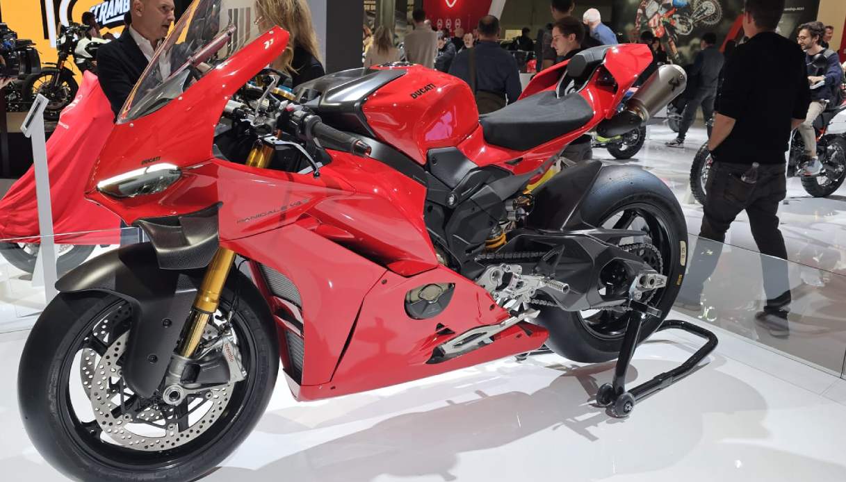 https://www.virgilio.it/motori/wp-content/uploads/sites/4/2024/11/Panigale-V4-S-2025.jpg