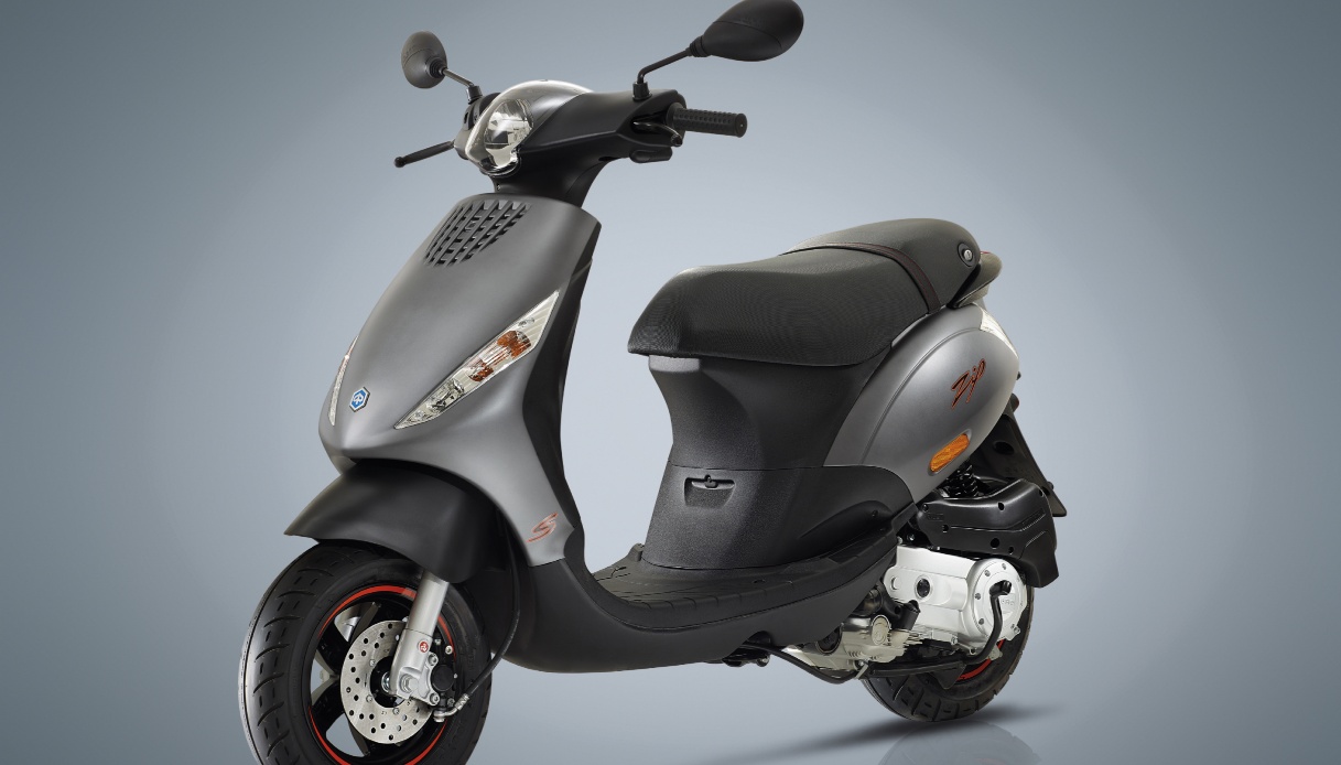 https://www.virgilio.it/motori/wp-content/uploads/sites/4/2025/01/piaggio-zip.jpg